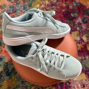 WORN ONCE - 7.5 PUMA Vikky V3 Sneaker